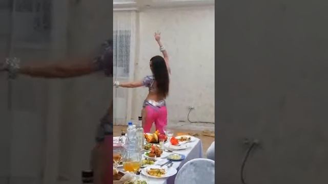 Красивый восточный танец . смотреть онлайн
