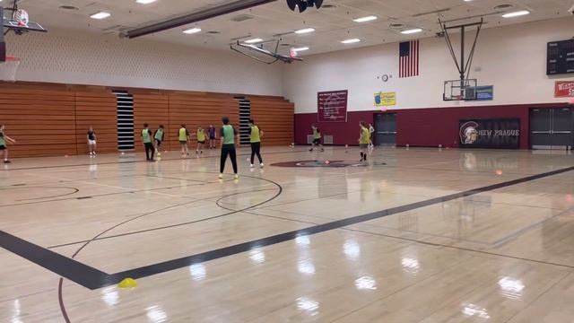 U17B learning to space OFF the ball and AWAY from the ball in possession of it. A Target Game. смотреть онлайн