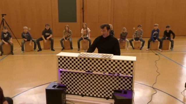 Boogie Rhythm Kids / 47 kids play cajons with Nico Brina & Dominik Liechti смотреть онлайн