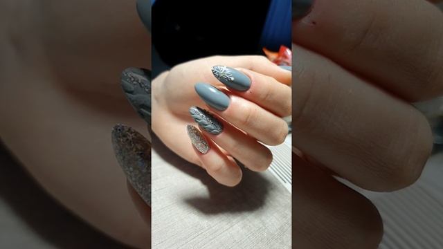 Коррекция очень сложных ногтей / новогодний маникюр / гель-лак 2020 смотреть онлайн