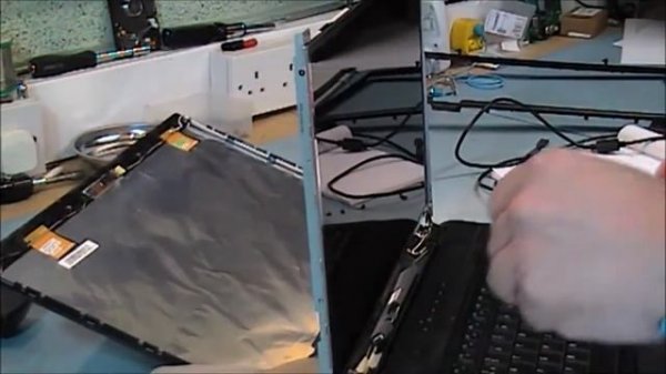 How to replace a screen on a Laptop Toshiba satellite L350