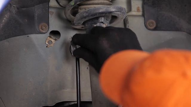 Ako vymeniť tyčka stabilizátora predná na FORD FIESTA 5 [NÁVOD] смотреть онлайн