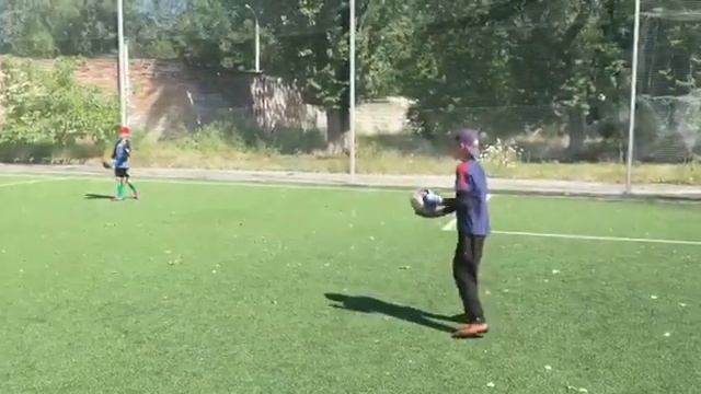 Эпизод тренировки вратарей на "Football Summer Camp" (1) смотреть онлайн