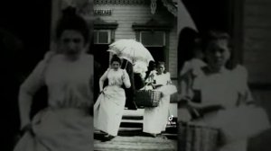 По Галерной улице.