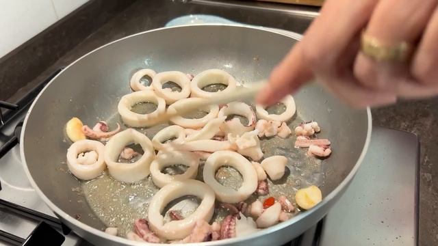 CALAMARATA: Una Pasta che Ti Farà Innamorare del Mare! ?? смотреть онлайн