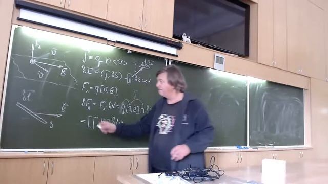 ЧК_МИФ_3_3_1_2_(L2) Определение вектора В через силу Ампера смотреть онлайн