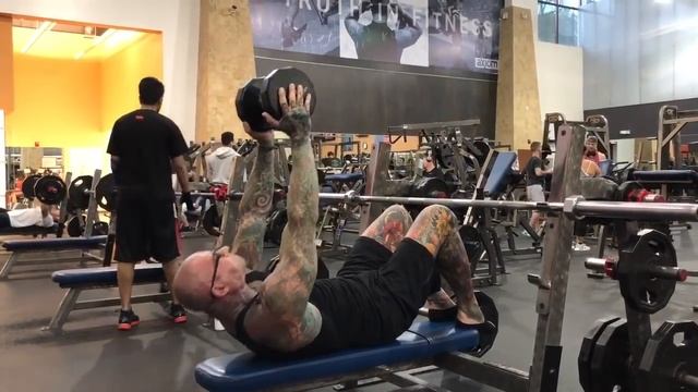 How To Do Weighted Crunch смотреть онлайн