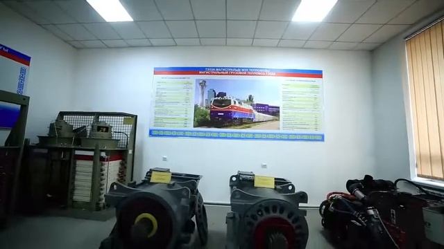 Лаборатория грузового тепловоза ТЭ33А, оснащенная оборудованием компанием General Electric смотреть онлайн