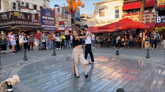 Анталья Мадина 2023 Лезгинка Девушки Танцуют Классно С Парнем В Центре Города ALISHKA Lezginka Danc смотреть онлайн