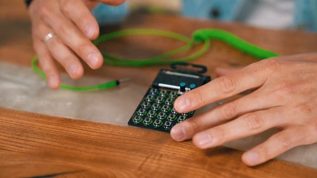 Музыкальный калькулятор Teenage Engineering Pocket Operator PO-137 Rick and Morty смотреть онлайн