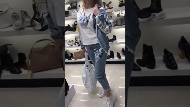 Красивый комплект в нежно- голубом цвете смотреть онлайн