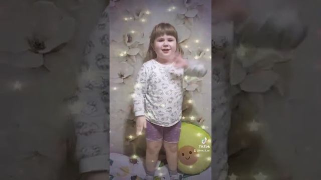 Колёсики #колесики #топ #кира_шоу #танец #крутышка смотреть онлайн