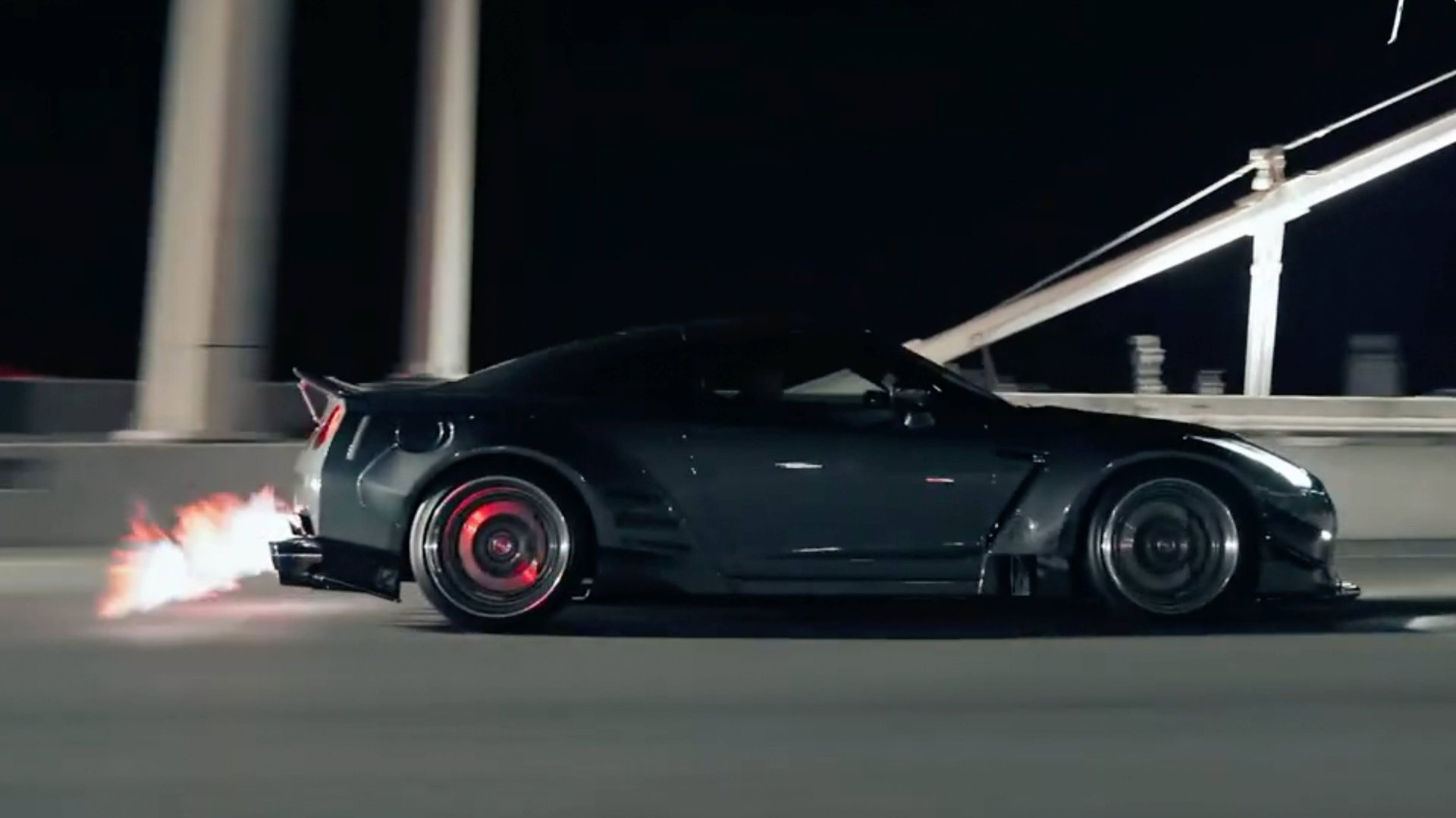 Nissan GTR R35 смотреть онлайн