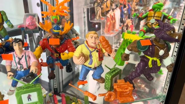 Toy Hunting Crazy Finds at the Flea Market ? Vintage Toy Hunt (Attic Invaders Ep 4) смотреть онлайн