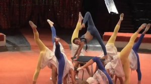 пластика на столе самая гибкая девочка-Plastic on the table the most flexible girl