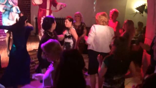 Зажигательные танцы в 