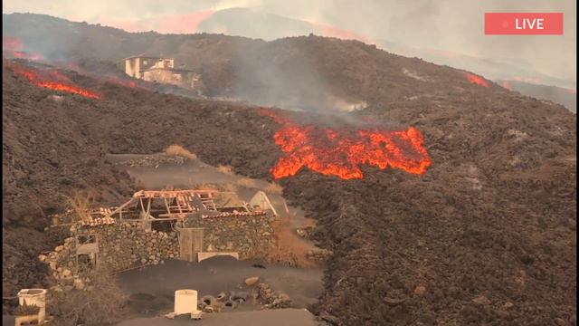 La Palma Volcano Continues To Spew Streams of LAVA смотреть онлайн