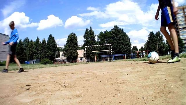 Крутые удары по воротам (пробуем наклболы) смотреть онлайн