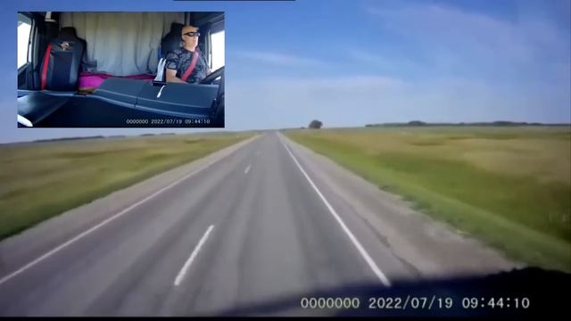 Водитель перевернул бензовоз, потянувшись за едой. смотреть онлайн