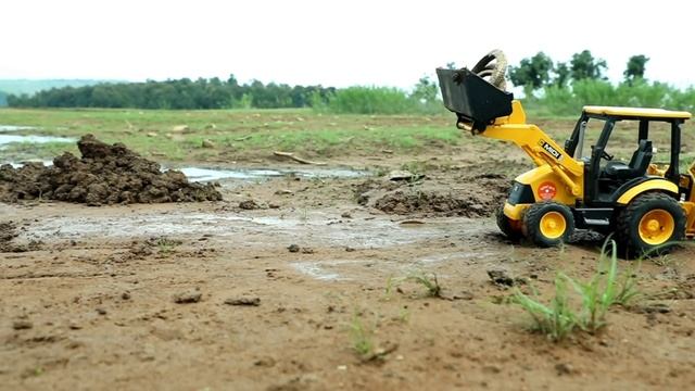 Битва игрушечных машинок со змеями смотреть онлайн