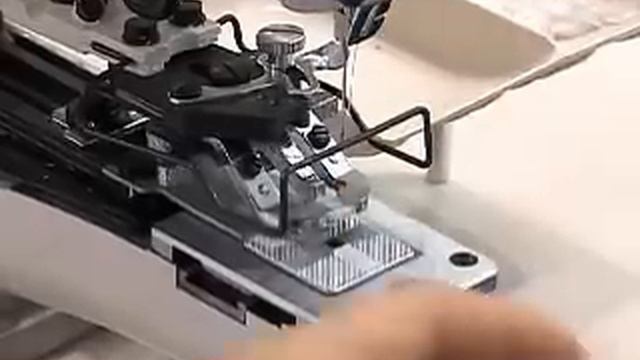 Промышленная швейная машина Juki MB-1377 смотреть онлайн