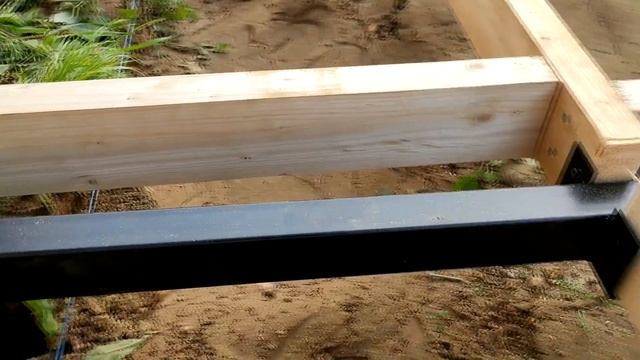 Терраса с дорожками из лиственницы на свайных опорах смотреть онлайн