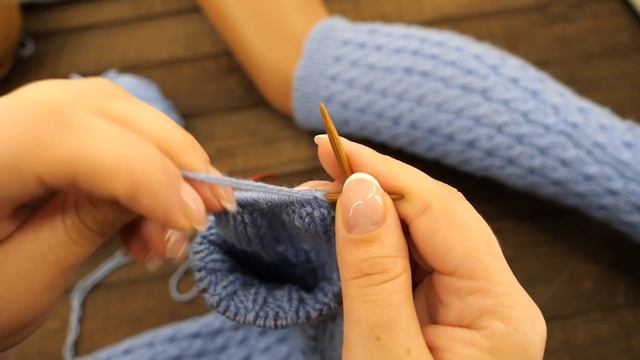 Гольфы «Теплые объятия» спицами ? Knitted knee socks смотреть онлайн