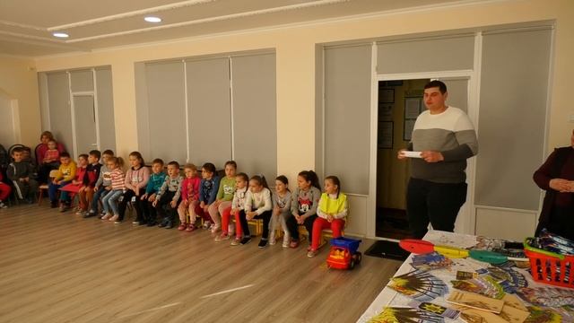 Copii din grădinițele raionului Căușeni învață regulile siguranței rutiere смотреть онлайн
