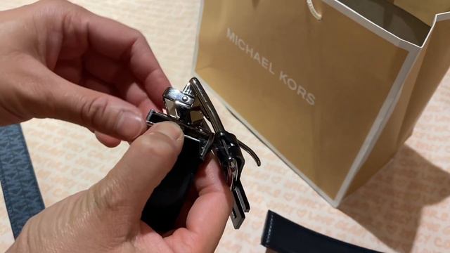 How to remove Michael Kors Reversible Belt from Buckle Cut and Unbox with Me смотреть онлайн