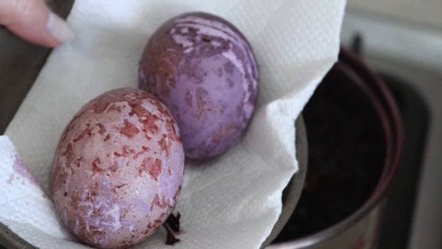 Красим яйца на Пасху. Красиво, натурально и безопасно! смотреть онлайн