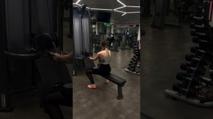 Тренировка в зале для здоровой, крепкой спины и красивой осанки