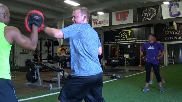 BOXING SPEED AND CORDINATION DRILL!!WILLITARY CONDITIONING! смотреть онлайн