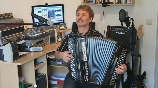 ПОД НЕБОМ ПАРИЖА...НА БАЯНЕ. смотреть онлайн