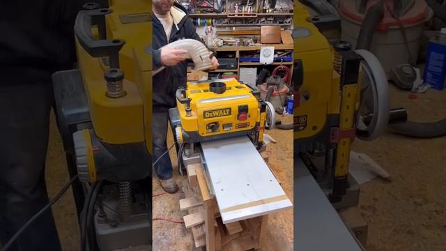 Melamine board to make a longer planer bed #woodworkingtools #woodshop #tools смотреть онлайн