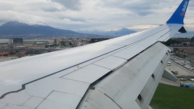 Fly dubai landing Napoli airport Italy смотреть онлайн