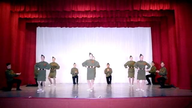 Военное попурри "Ах, путь дорожка фронтовая" танцевальный коллектив "Радость" смотреть онлайн