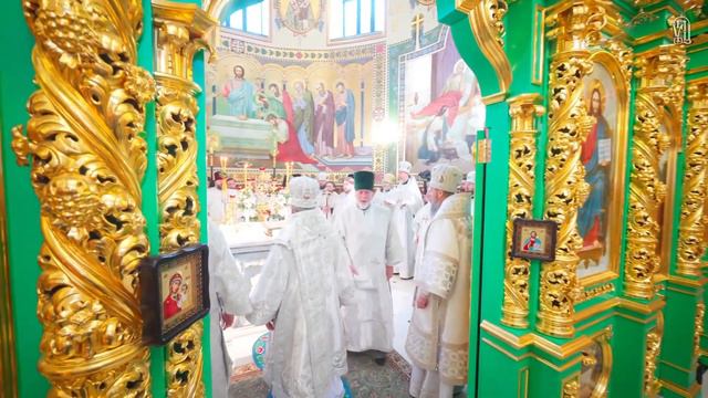 🎄🙏Віруючі українці славлять Народженого Іісуса Христа за богослужінням у Києво-Печерській Лаврі. смотреть онлайн