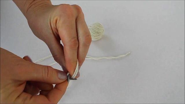 Как связать пинетки сапожки для куклы ребенка на спицах 1 часть. Knitted booties смотреть онлайн