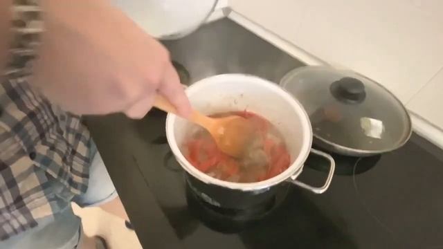 Кудрявый готовит Шурпу   Просто взгляните на это ?