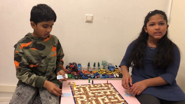 How to play Labyrinth board game | For kids | Game instruction смотреть онлайн