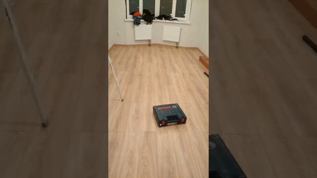 В пол доски(кирпичная кладка)