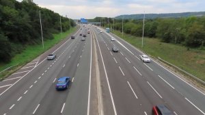 Parker Volvo FH Horsebox Passes Trottscliffe Rd Bridge. 10/09/23