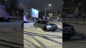 Зимний дрифт на мерседес
