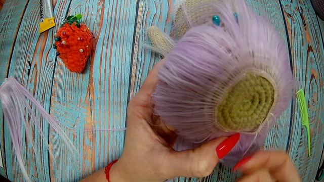 Как связать куклу крючком. Крепление волос. Вязание куклы тильда крючком. ЧАСТЬ 2/2 #Куклакрючком смотреть онлайн