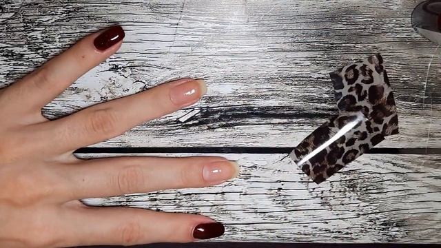 Красный или коричневый?) Какой вариант лучше?) Маникюр обычным лаком и фольгой. смотреть онлайн