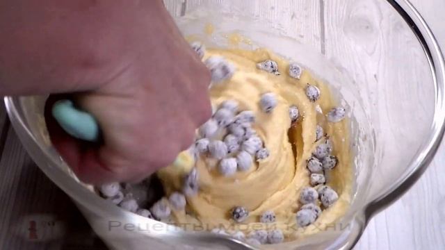 Кексы с черной смородиной в глазури. Вкусно и просто. Все в восторге! смотреть онлайн