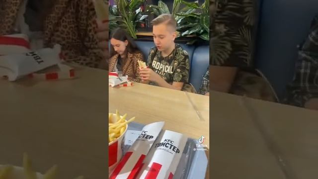 последний день школы я буду скучать по 9 классу они мне родные друзья ? смотреть онлайн