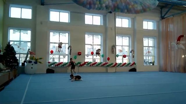Городские соревнования по спортивной акробатике на призы "Деда мороза" смотреть онлайн