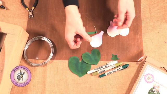 Come creare una pianta di ciclamino con una fustella artigianale di Colore è Colore смотреть онлайн