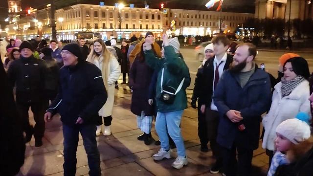 Солист Айдахо Алексей в конце песни упал на барабан к счастью они оба остались целы и невредимы! смотреть онлайн
